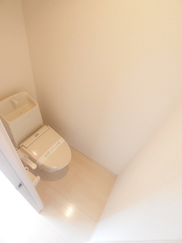 トイレ　ウォシュレット付きです。