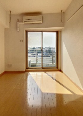 その他部屋・スペース　落ち着いた色合いのフローリング