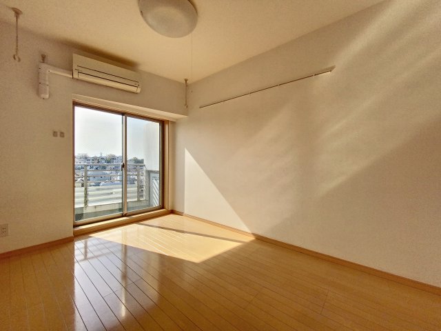 居室・リビング　清潔感のある内装