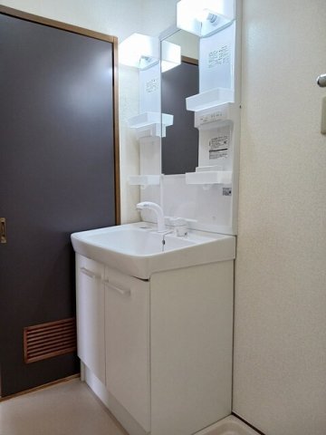 洗面設備　コンパクトで使いやすい洗面所