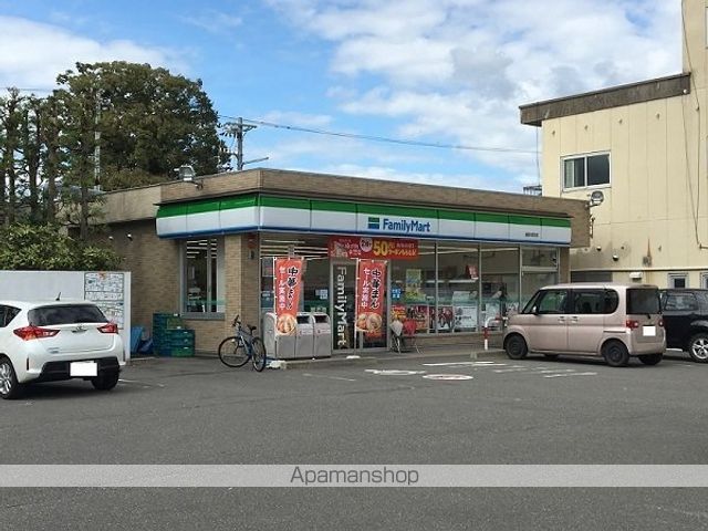 コンビニ　ファミリーマート（コンビニ）まで850m