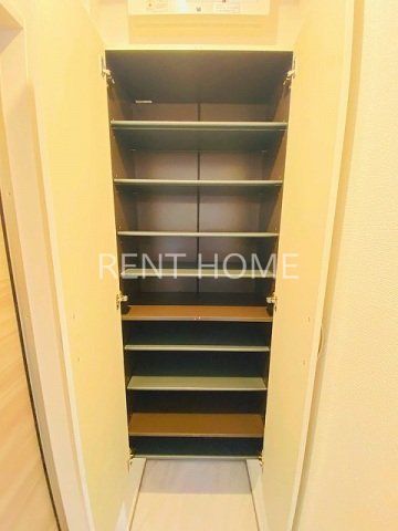 玄関　シューズボックスあります