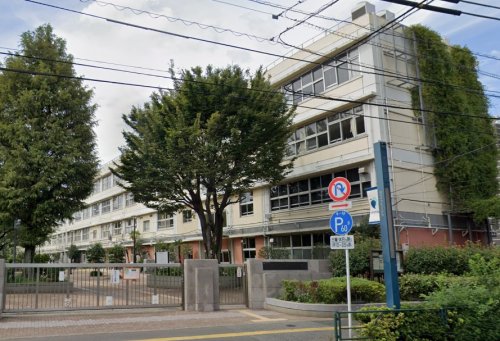 中学校　世田谷区立三宿中学校（中学校）まで261m