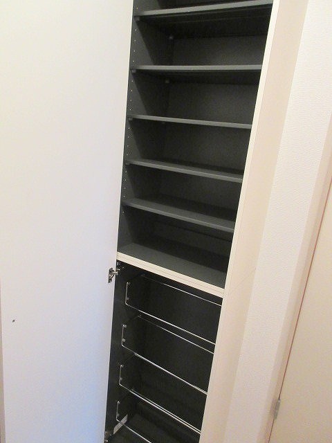 玄関　たくさん入るシューズボックス