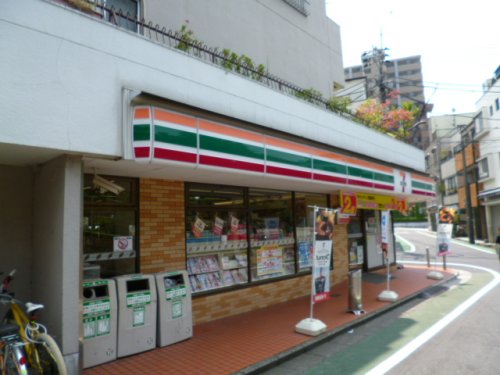コンビニ　セブンイレブン（コンビニ）まで544m