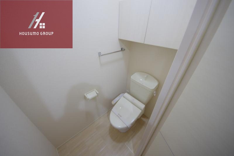 トイレ　同施工会社・同型モデルの室内です。（参考写真・イメージ写真）