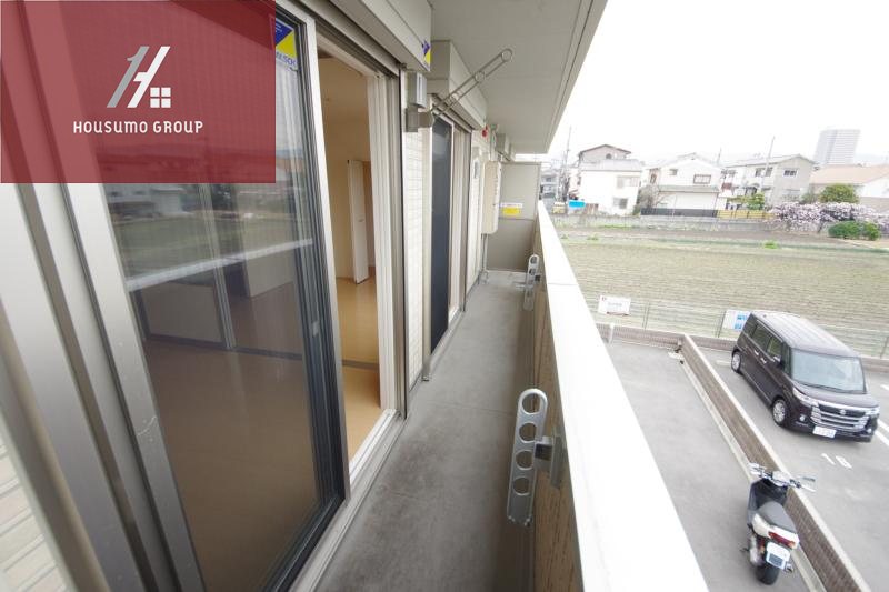 バルコニー　同施工会社・同型モデルの室内です。（参考写真・イメージ写真）