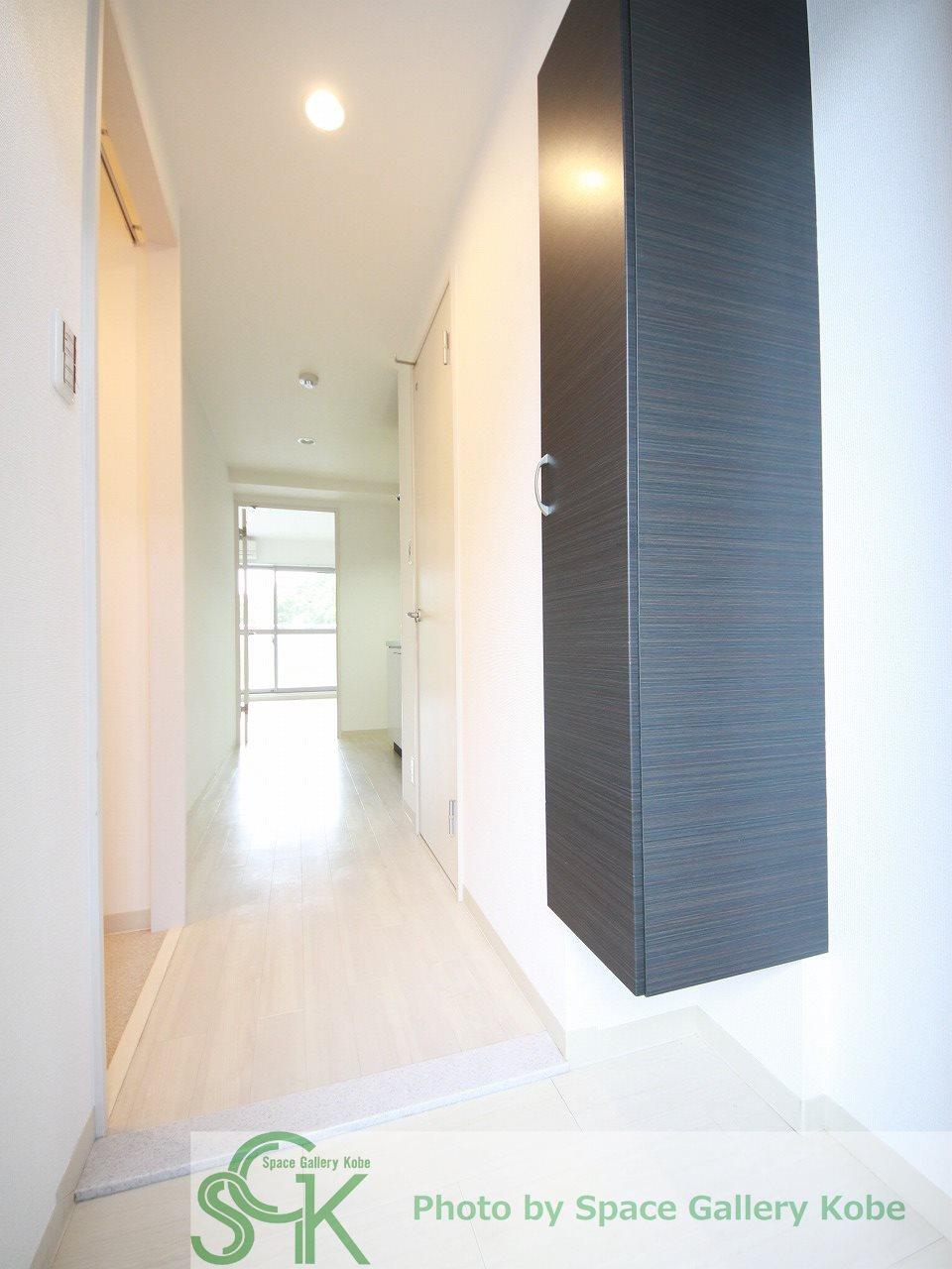 玄関　※お部屋によって仕様・色味が異なる場合があります