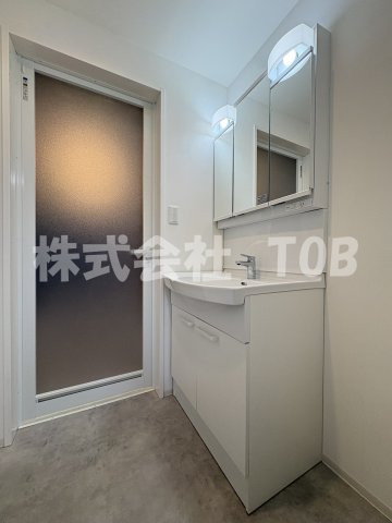 洗面設備　3面鏡