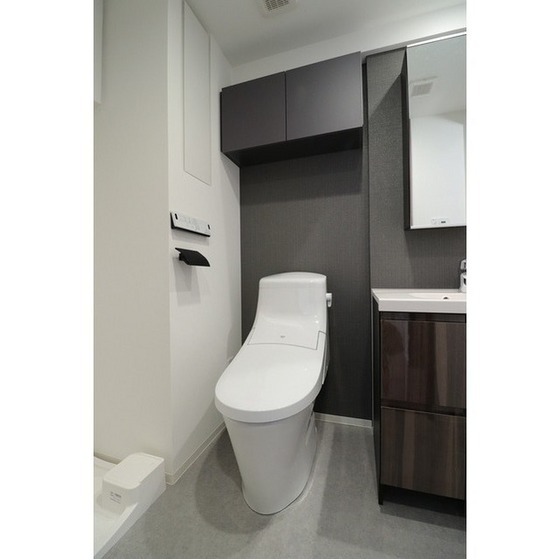 トイレ　アクセントクロスがお洒落♪