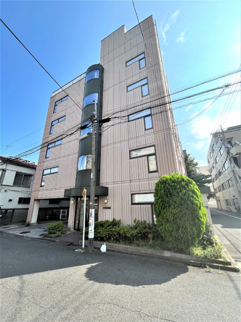 建物外観　重厚感ある外観