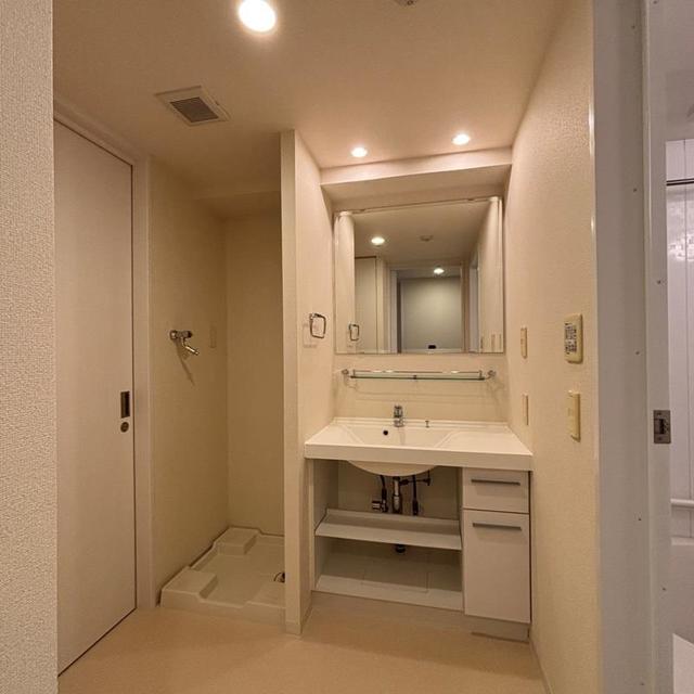 洗面設備　※写真は同タイプ住戸です。