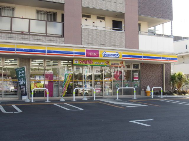 コンビニ　ミニストップ東松戸駅東口店（コンビニ）まで423m