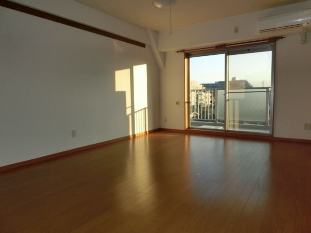居室・リビング　エアコン各部屋完備