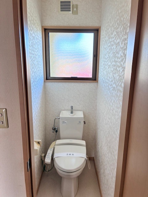 トイレ　温水洗浄便座付き