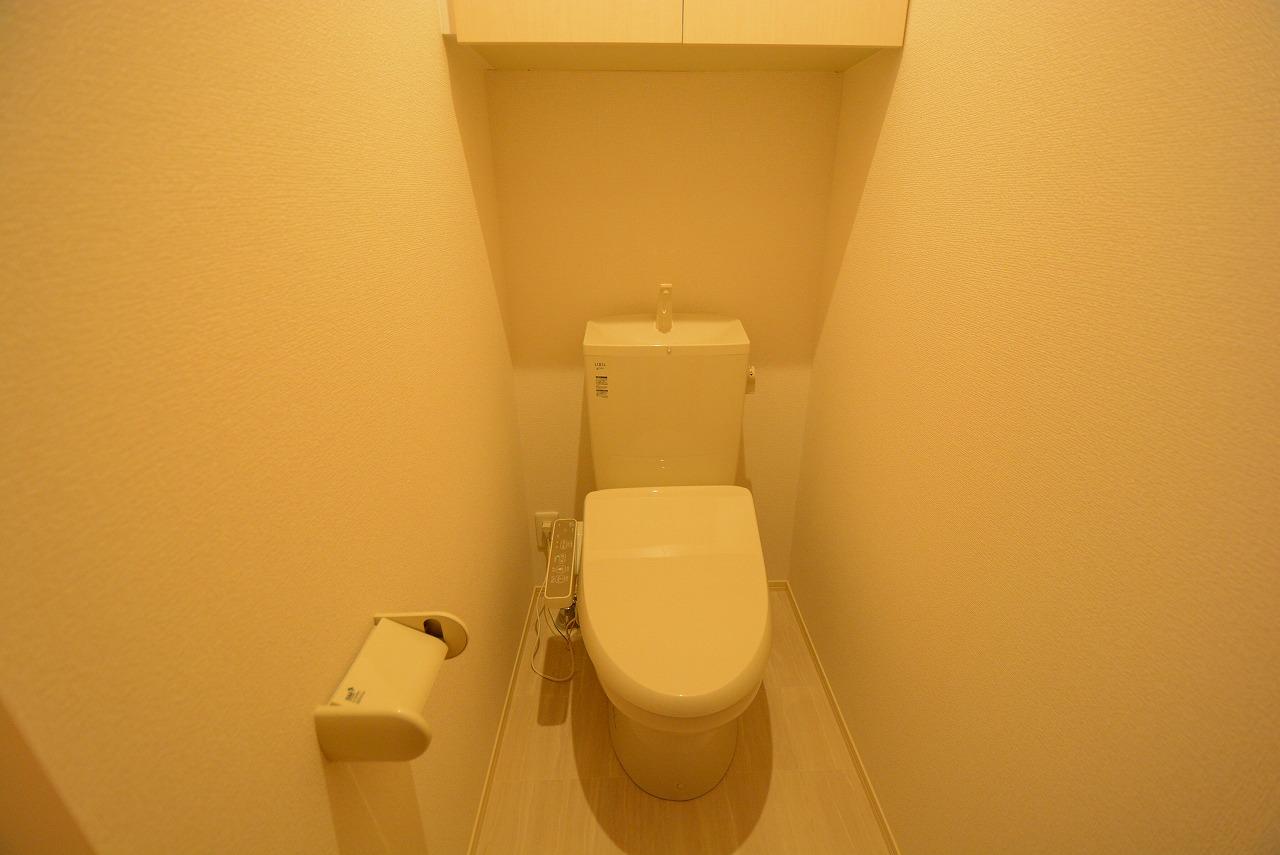 トイレ　温水洗浄便座付きのトイレです♪