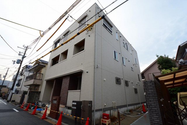 建物外観　安心のオートロック付きです♪