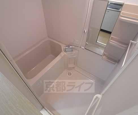 バス・シャワールーム　ゆったり浸かれるお風呂です