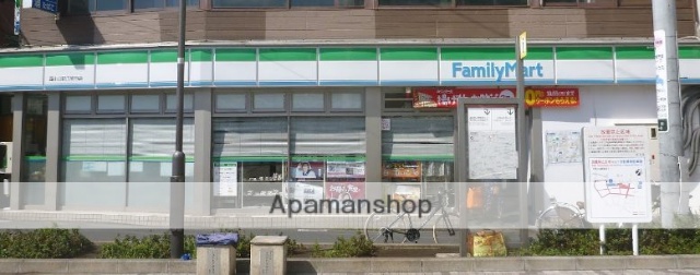 コンビニ　ファミリーマート（コンビニ）まで760m