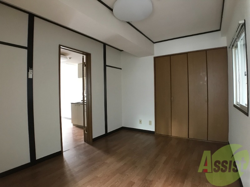 居室・リビング　６帖の洋室です。生活のメインとなる部屋ですね。