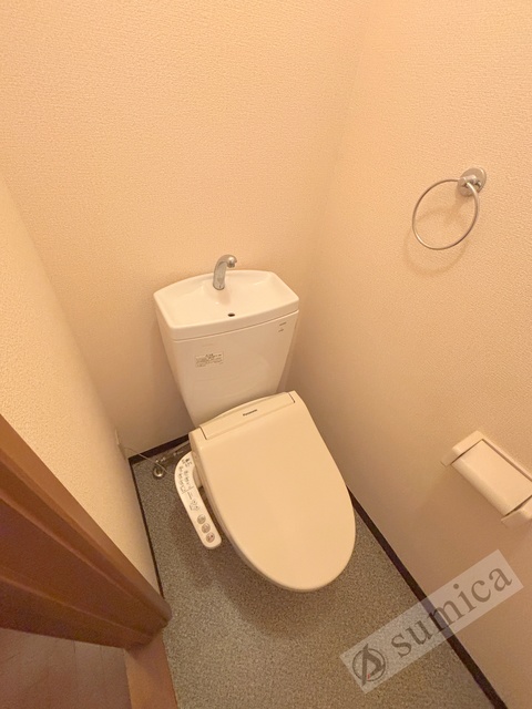 トイレ　温水洗浄便座完備♪