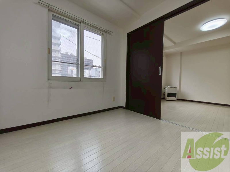 その他部屋・スペース　こちらのお部屋は光が差し込む、温かみのあるお部屋です。