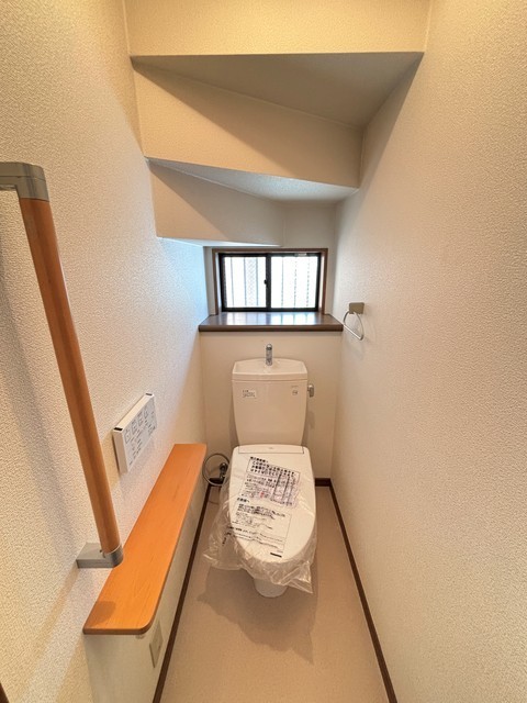 トイレ　１Ｆトイレ　温水洗浄便座
