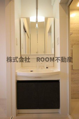 洗面設備　独立洗面台、朝の身支度には欠かせません