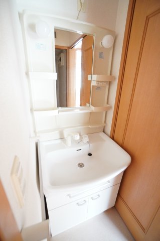 洗面設備　※同物件・反転タイプの写真です。