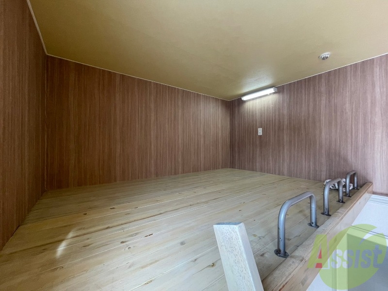 その他部屋・スペース　寝室はこちらです。光が差し込む、温かみのあるお部屋です。