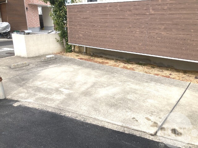 駐車場　敷地内駐車場