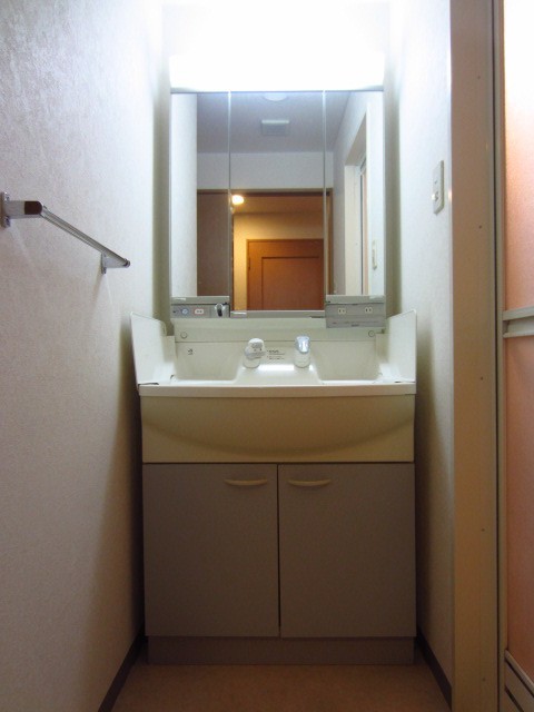 洗面設備　【参考写真】現況優先。同じタイプの別部屋です