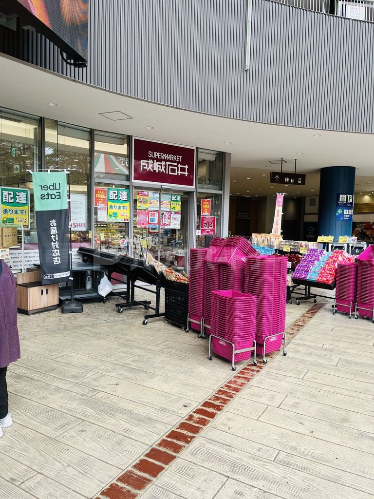 スーパー　成城石井東京ドームラクーア店（スーパー）まで440m