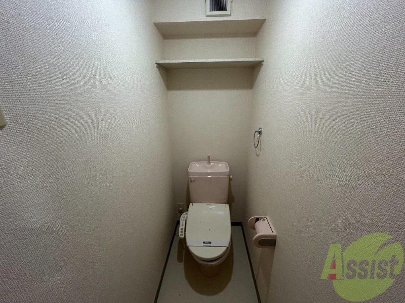 トイレ　トイレはウォシュレット機能付きです。安心して使用できますね。