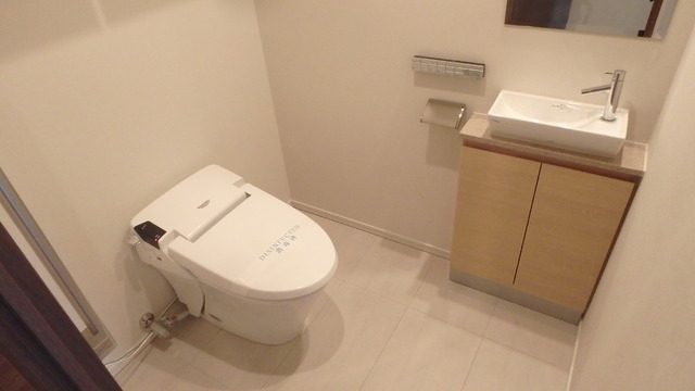 トイレ　※別部屋の参考写真です。