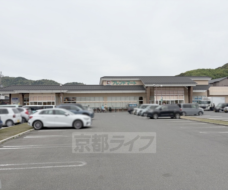 スーパー　フレンドマート 宇治菟道店（スーパー）まで389m