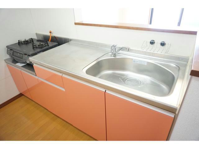 キッチン　同型の別部屋です