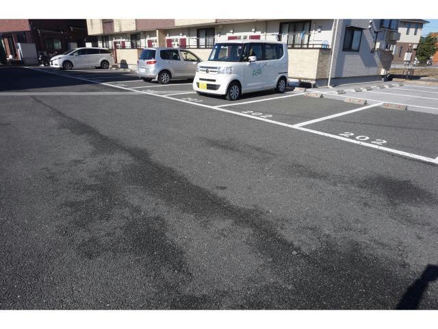 駐車場　駐車場