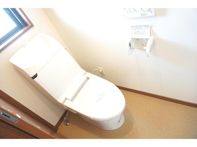 トイレ　同型の別部屋です