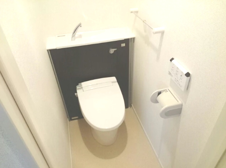 トイレ　別号室の写真です。ご参考までに