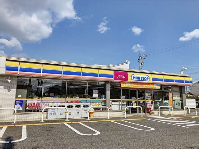 コンビニ　ミニストップ（コンビニ）まで524m