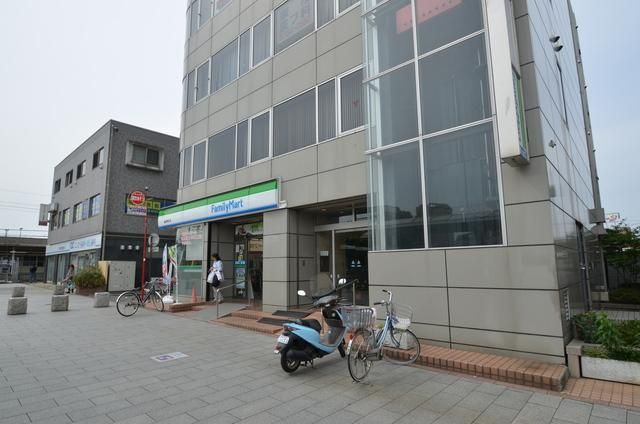 コンビニ　ファミリーマート蓮田駅東口店（コンビニ）まで1219m