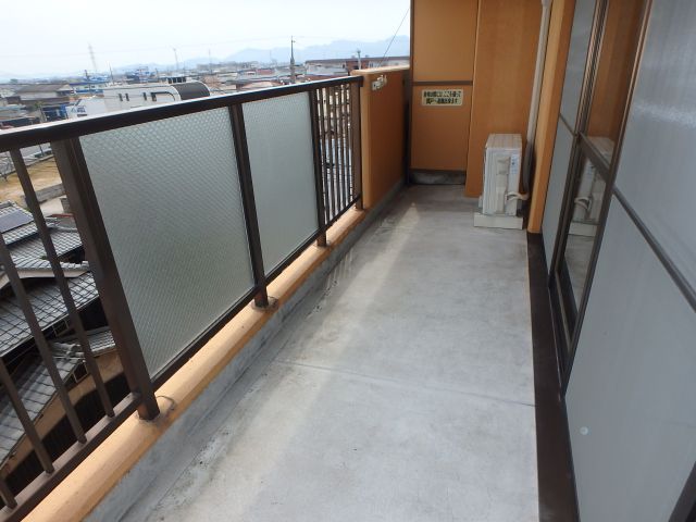 バルコニー　陽当たり良好なバルコニーです