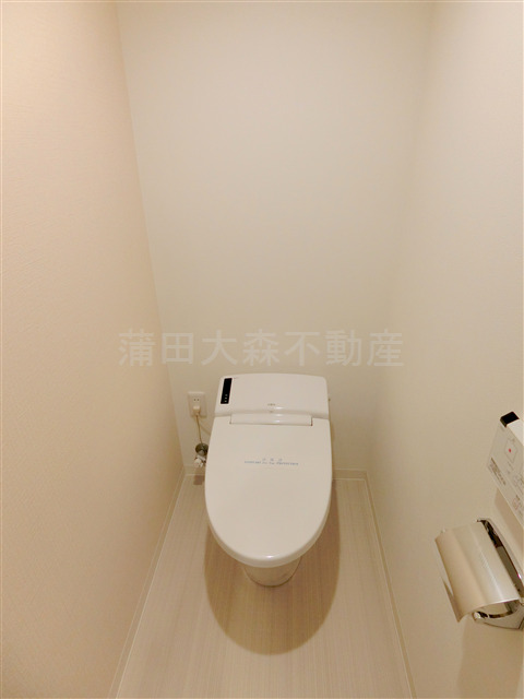 トイレ　温水洗浄便座付きタンクレストイレ