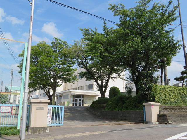 中学校　各務原市立蘇原中学校（中学校）まで809m