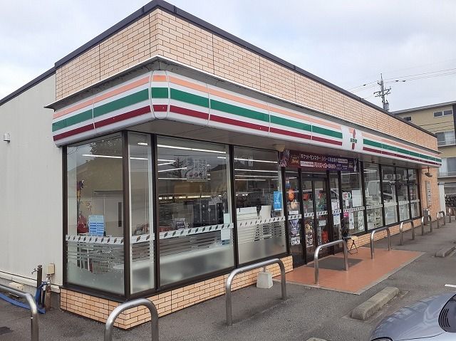 コンビニ　セブンイレブン魚津インター店（コンビニ）まで900m