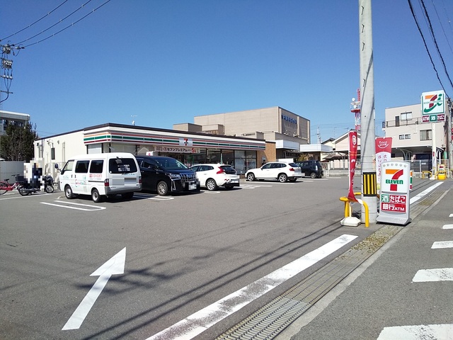 コンビニ　セブンイレブン伊予市郡中店（コンビニ）まで413m