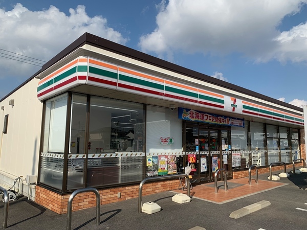 コンビニ　セブンイレブン出雲白枝町店（コンビニ）まで711m