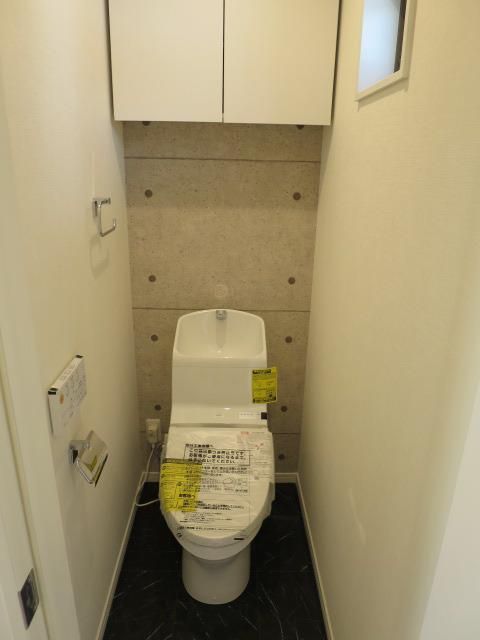 トイレ　ウォシュレット付き