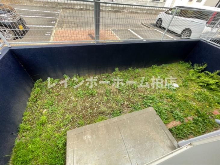 庭　テラスです